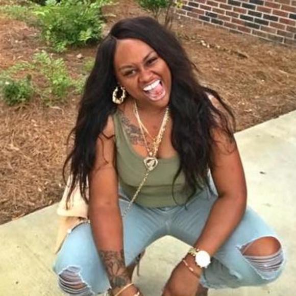 Meet your Posher, Latoya - Picture 1 of 1